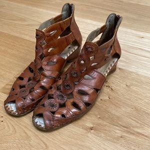 Pikolinos leather sandal
